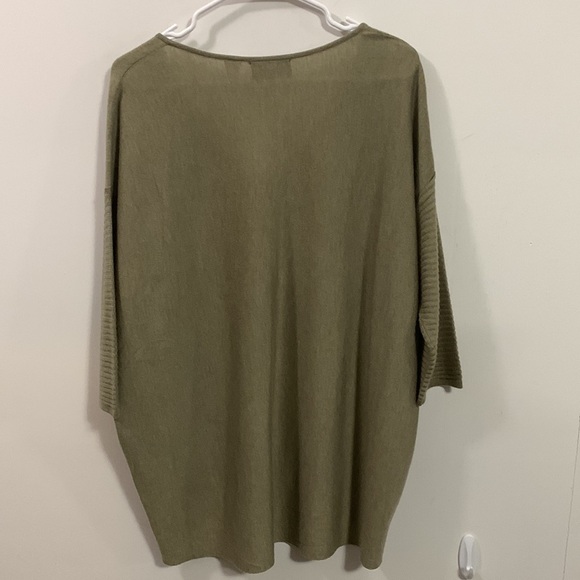 Kerisma Wool blend oversized sweater top, new with tags, slight flaws see below - Picture 6 of 10
